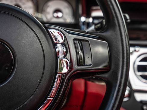 Used 2016 Rolls-Royce Dawn RWD image 40