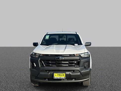 New 2025 Chevrolet Colorado W/T image 2