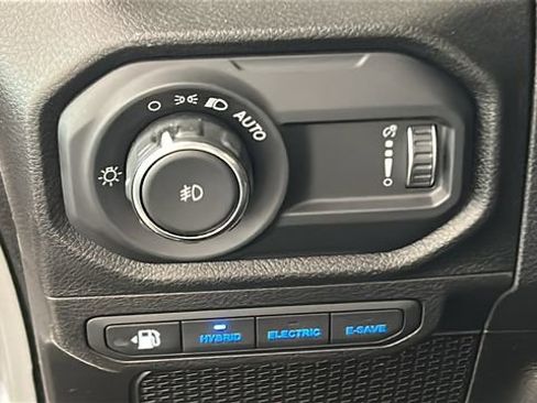 Used 2024 Jeep Wrangler Unlimited AWD/4WD image 18