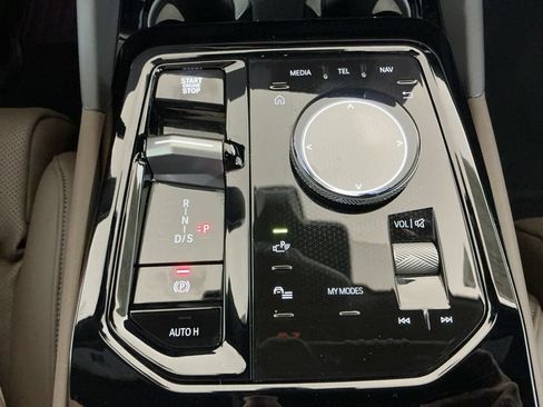 Certified 2025 BMW 530i w/ Premium Package RWD image 17
