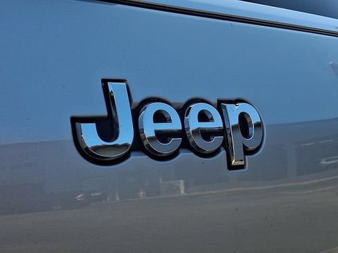 Used 2023 Jeep Grand Cherokee L Limited AWD/4WD image 30