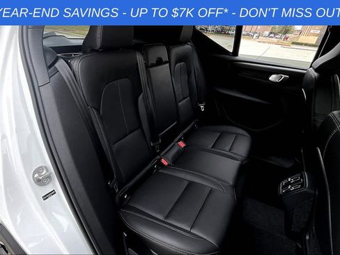 Used 2025 Volvo XC40 B5 Core image 16