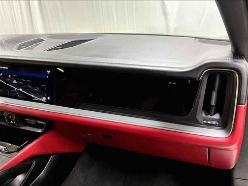 Used 2024 Porsche Cayenne image 28