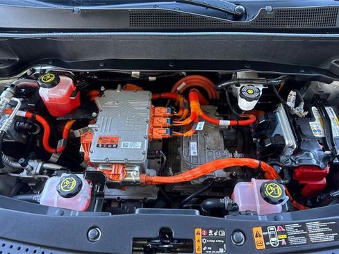 Used 2022 Chevrolet Bolt EUV Premier w/ Sun & Sound Package image 53