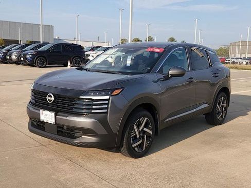 Certified 2025 Nissan Kicks SV image 3