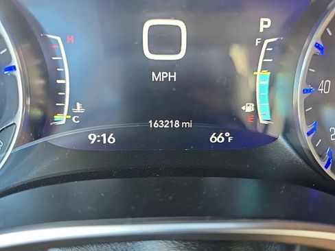 Used 2017 Chrysler Pacifica Touring-L Plus w/ Tire & Wheel Group FWD image 25