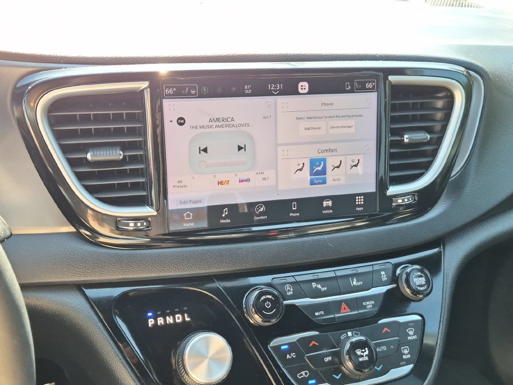 Used 2026 Chrysler Pacifica Select FWD image 18