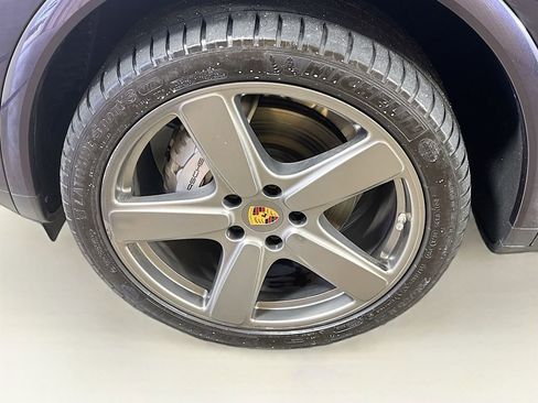 Used 2017 Porsche Cayenne S image 40