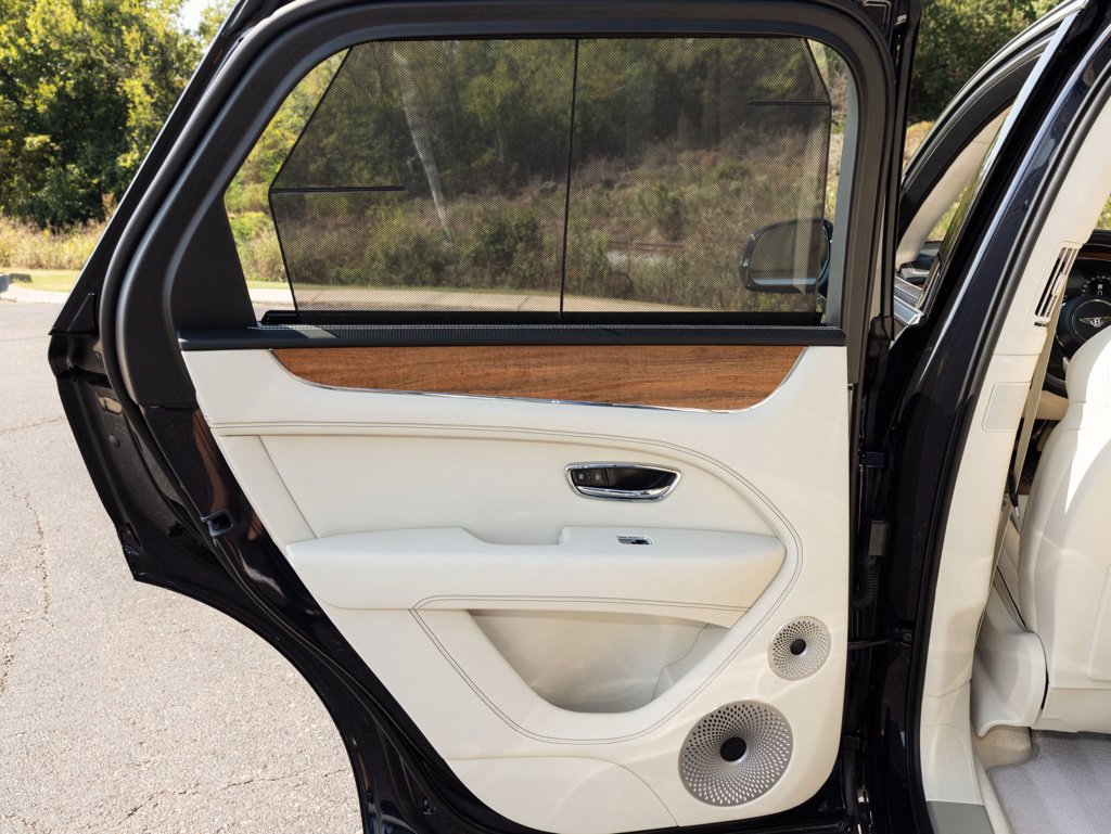 Used 2025 Bentley Bentayga AWD/4WD image 57