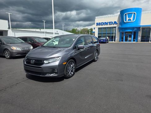 New 2026 Honda Odyssey Touring image 7