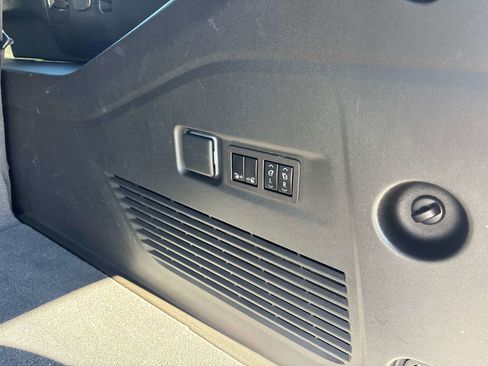 Used 2023 GMC Yukon XL AT4 image 18