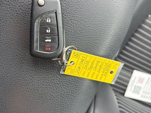 Used 2022 Toyota Camry SE FWD image 12