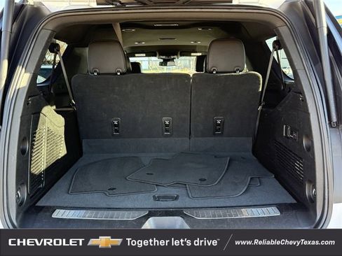 Used 2023 Chevrolet Suburban Premier image 33