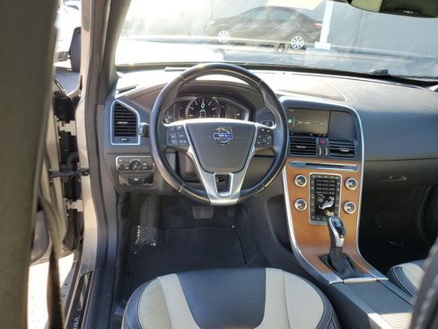 Used 2016 Volvo XC60 T5 Platinum FWD image 11