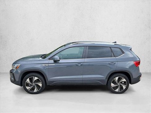 Used 2023 Volkswagen Taos SE w/ Panoramic Sunroof Package AWD/4WD image 9