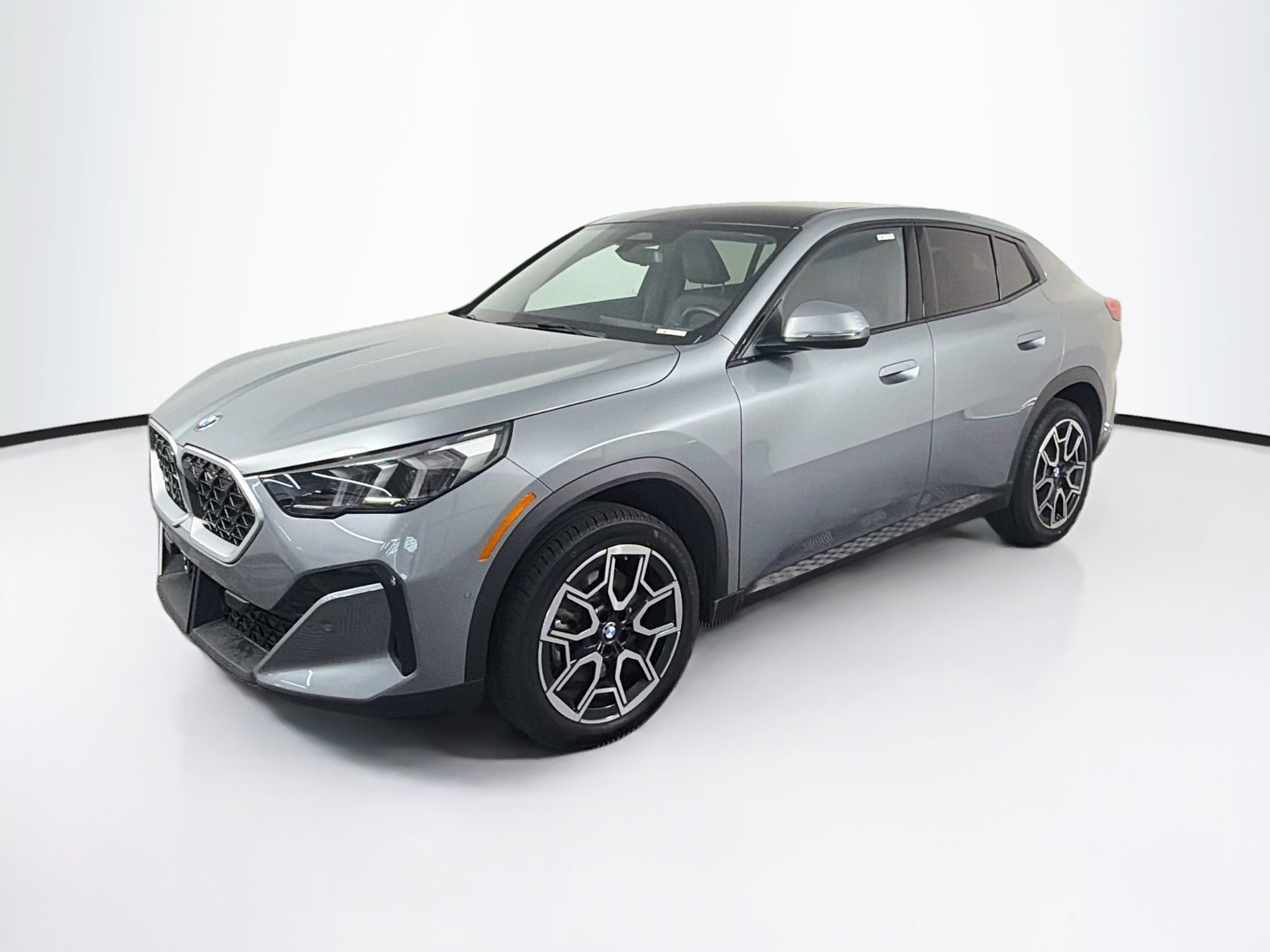 Used 2026 BMW X2 xDrive28i AWD/4WD image 3