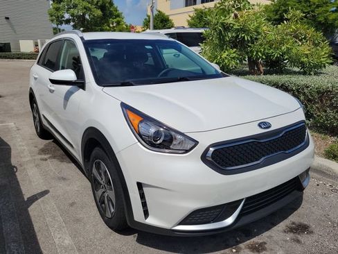 Used 2019 Kia Niro LX FWD image 2