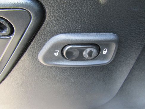 Used 2017 Jeep Wrangler Unlimited Sahara AWD/4WD image 23