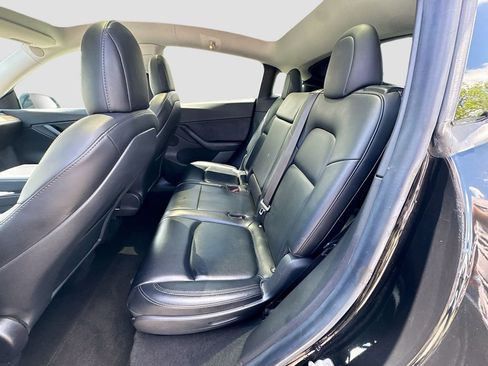 Used 2021 Tesla Model Y Long Range image 23