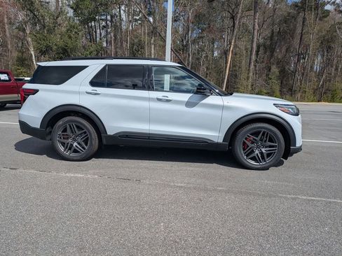 New 2026 Ford Explorer ST-Line w/ ST-Line Street Pack RWD image 3