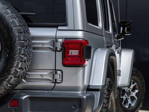 Used 2019 Jeep Wrangler Unlimited Rubicon AWD/4WD image 12