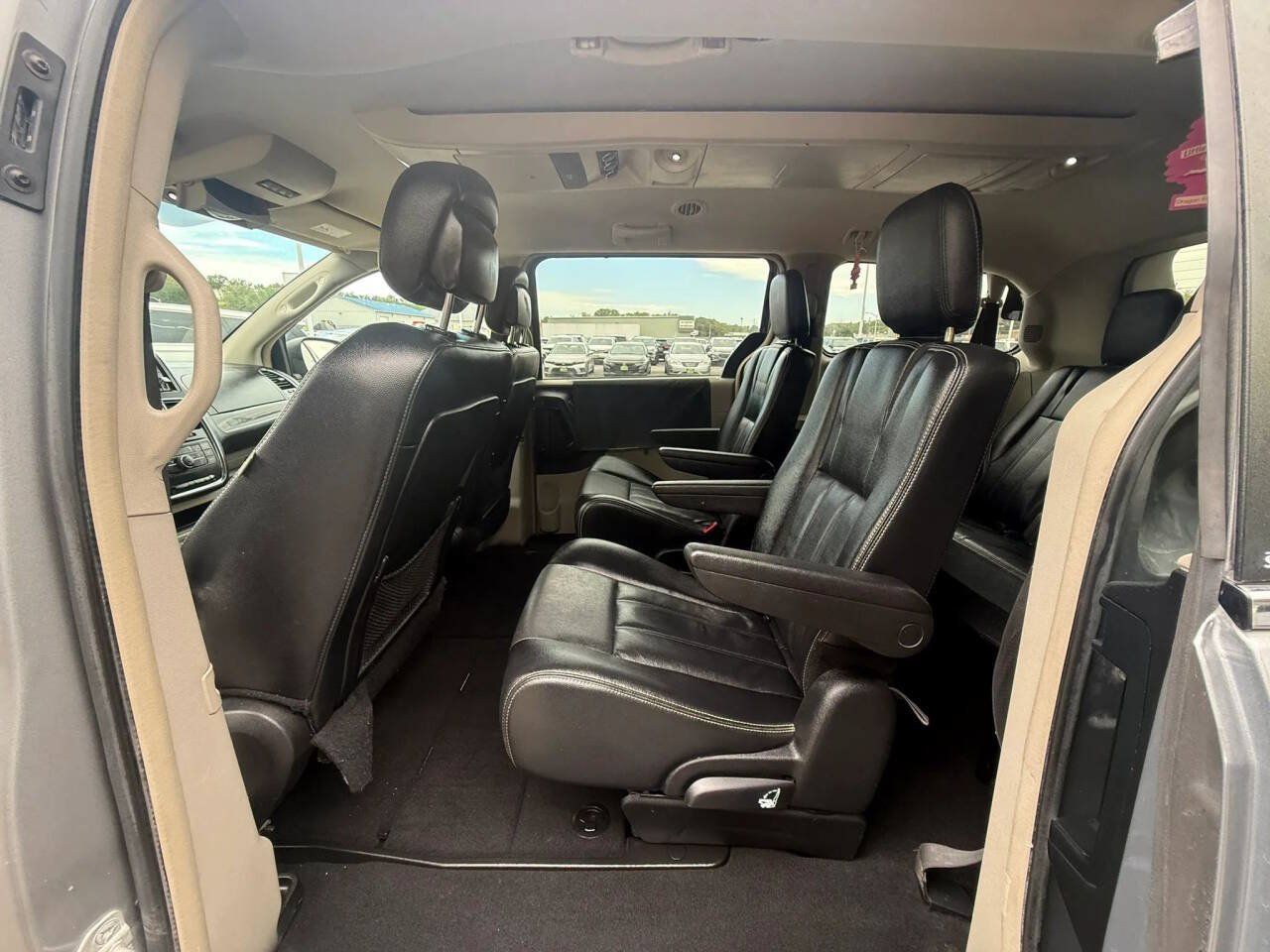 Used 2014 Chrysler Town & Country Touring w/ Trailer Tow Group FWD image 16