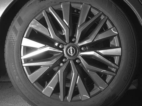 Used 2025 Nissan Altima 2.5 SV FWD image 15