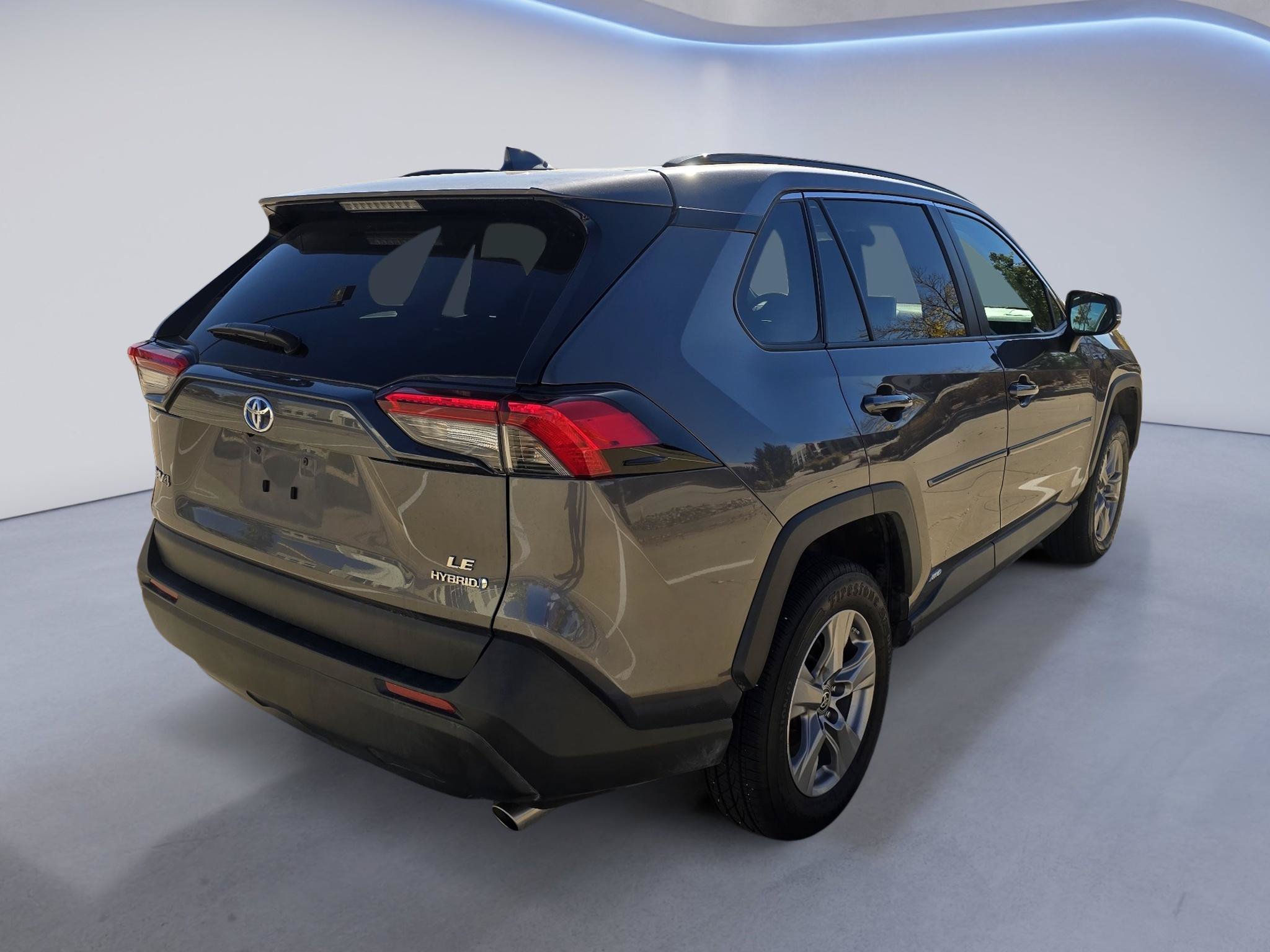 Used 2024 Toyota RAV4 LE AWD/4WD image 5