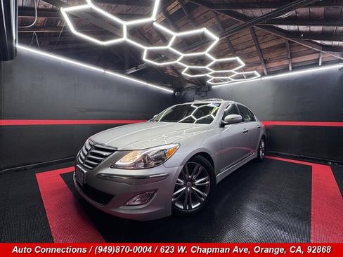 Used 2012 Hyundai Genesis 3.8 w/ Premium Pkg RWD image 2