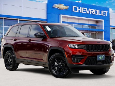 Used 2025 Jeep Grand Cherokee Altitude RWD image 1