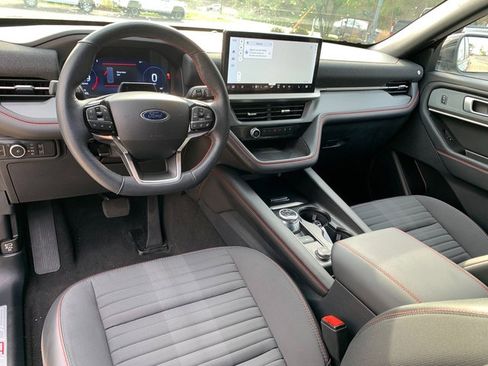 Used 2025 Ford Explorer ST-Line w/ ST-Line Street Pack image 19