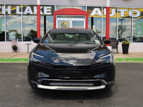 Used 2024 Toyota Prius XLE AWD/4WD image 2