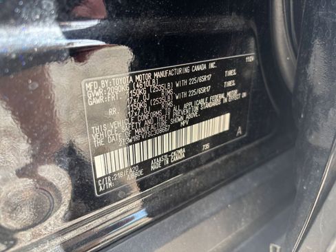 Used 2025 Toyota RAV4 XLE w/ Weather Package image 9