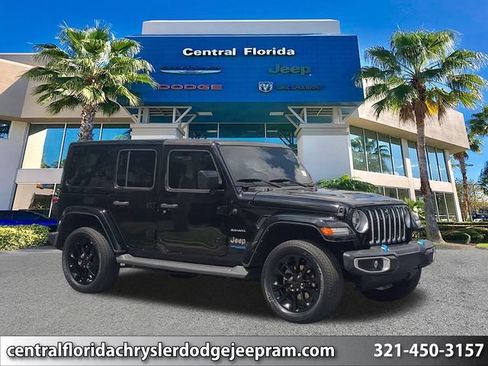 Used 2022 Jeep Wrangler Unlimited Sahara w/ Cold Weather Group AWD/4WD image 1