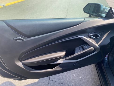 Used 2018 Chevrolet Camaro LT RWD image 8