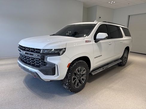 Certified 2024 Chevrolet Suburban Z71 w/ Luxury Package image 2