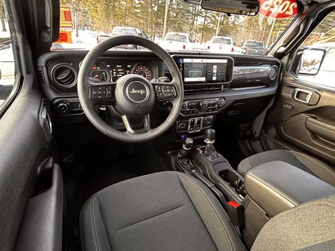 Certified 2025 Jeep Wrangler Sport AWD/4WD image 26