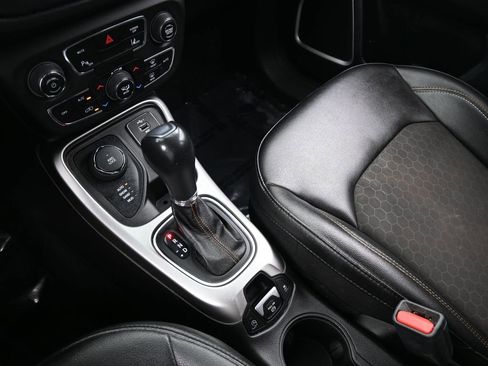 Used 2021 Jeep Compass Latitude w/ Driver Assistance Group image 26