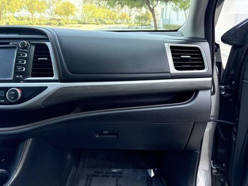 Used 2017 Toyota Highlander Limited w/ Carpet Mat Package AWD/4WD image 22