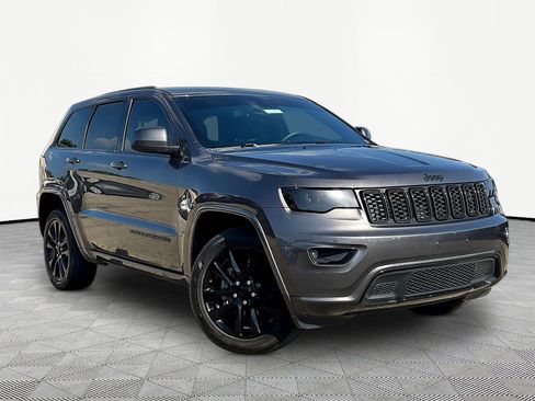 Used 2018 Jeep Grand Cherokee Altitude AWD/4WD image 3