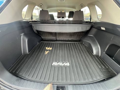 Used 2019 Toyota RAV4 LE w/ All Weather Liner Package AWD/4WD image 9