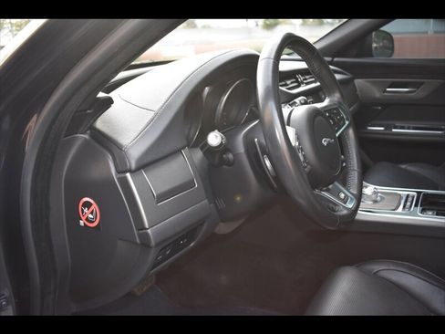Used 2016 Jaguar XF S image 15