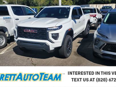 Used 2025 GMC Canyon Elevation w/ Convenience Package