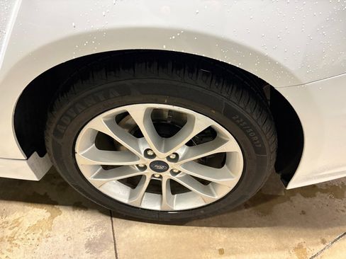 Used 2019 Ford Fusion SE image 25