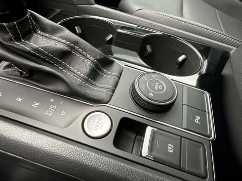 Used 2022 Volkswagen Atlas Cross Sport SE image 21