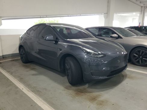 Used 2025 Tesla Model Y Long Range RWD image 2
