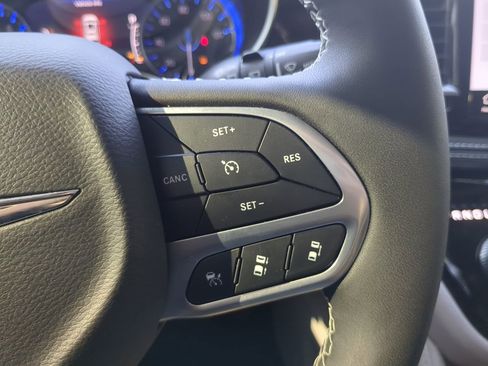 Used 2024 Chrysler Pacifica Limited w/ Trailer Tow Group image 21