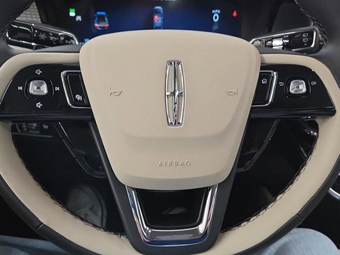 New 2026 Lincoln Corsair Premiere image 9