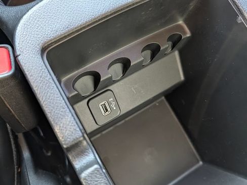 Used 2021 Jeep Cherokee Latitude Plus FWD image 28