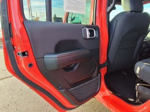 Used 2024 Jeep Wrangler Sahara image 19